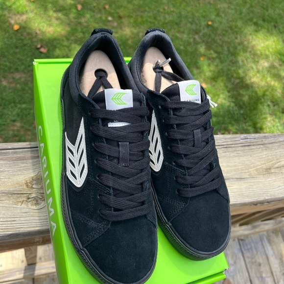 Cariuma Men’s Size 8.5 never worn - Picture 3 of 3